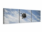 Ljuddämpande tavla -  A satellite above the clouds