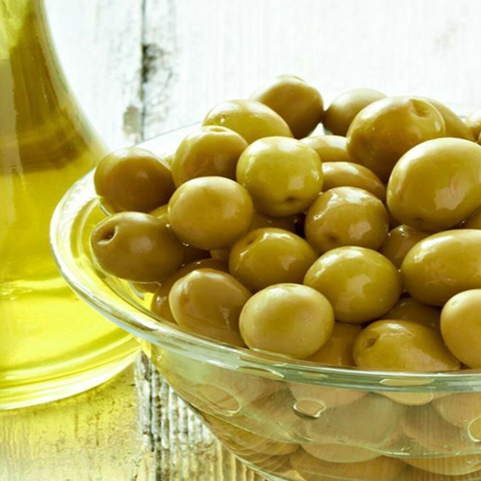 Rumsavdelare 4-delad - Olives in a bowl and oil