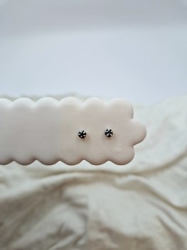 Black faux diamond