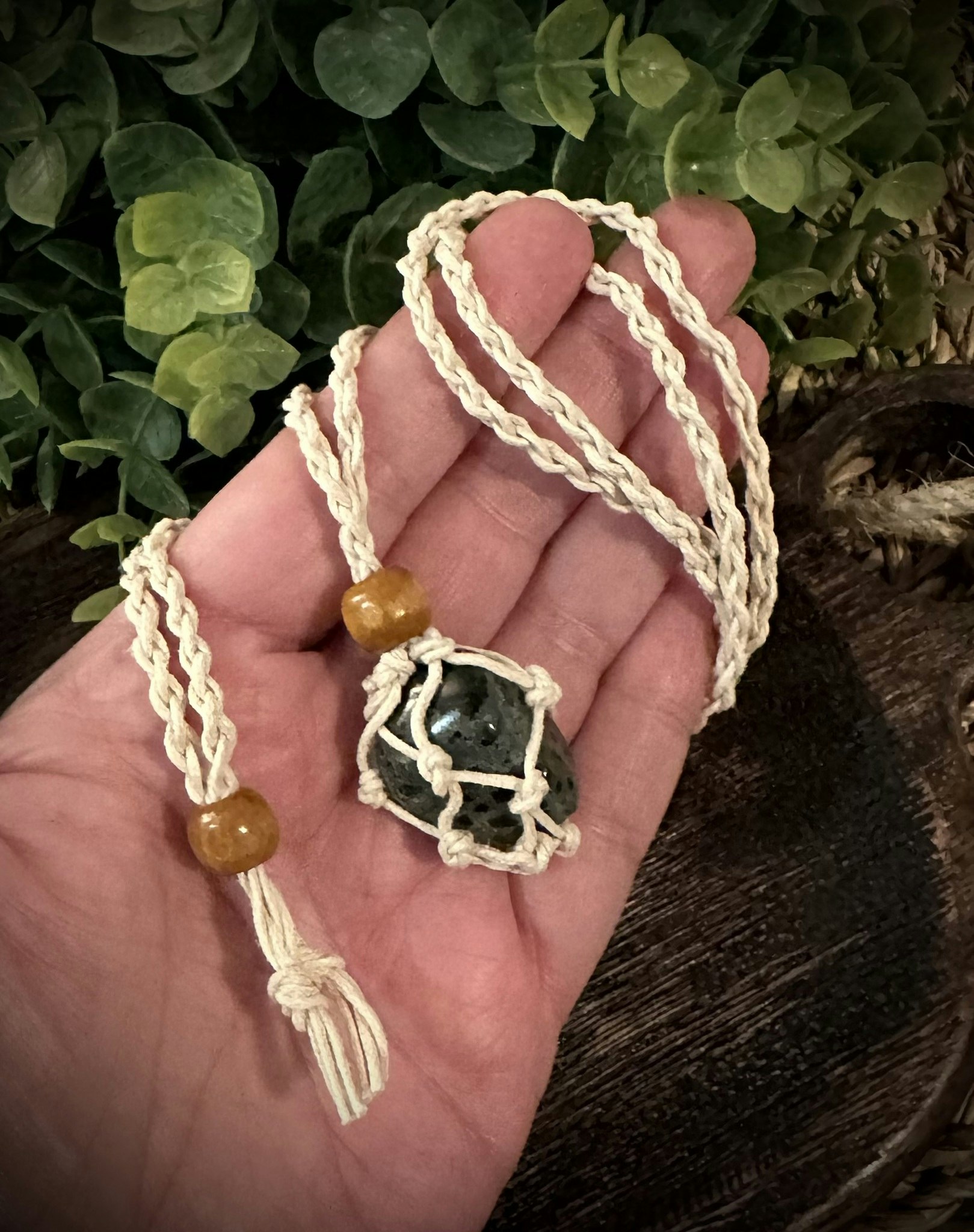 Makramé Halsband med kristallpåse
