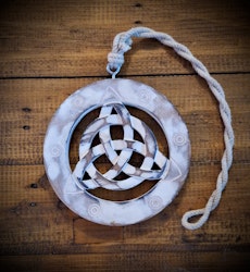 Väggbonad Triquetra i trä | Indien