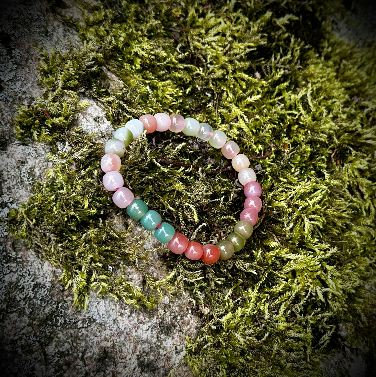SOMMARERBJUDANDE Yanyuan Agat ”Moder Jords Regnbåge” Armband
