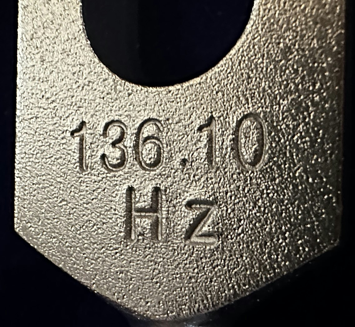Viktad stämgaffel Mid Ohm 136.10 Hz
