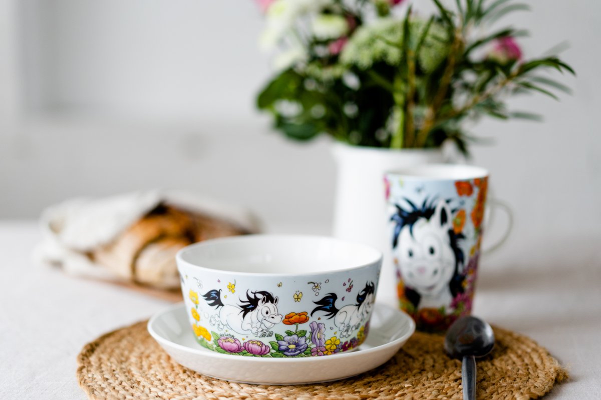 Lattemugg Mulle Blomsteräng motiv av Lena Furberg
