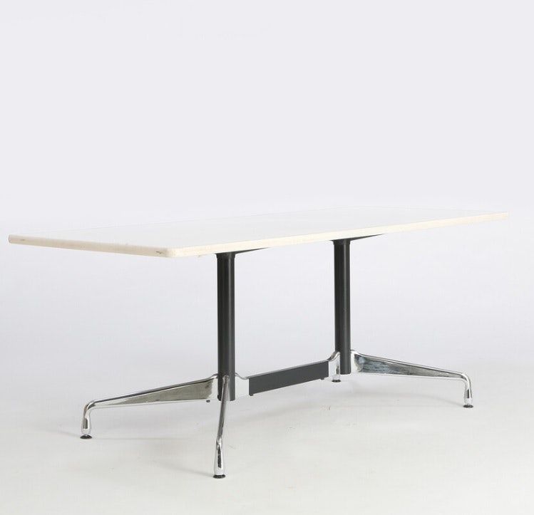 Konferenztisch von Vitra (Basis) & Herman Miller (Tischplatte) Segmented Table