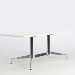 Konferenztisch von Vitra (Basis) & Herman Miller (Tischplatte) Segmented Table