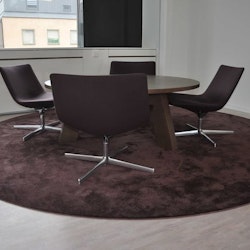 Komplette Lounge-Gruppe, Arper Catifa 60 mit Tisch und Teppich