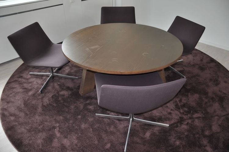 Komplette Lounge-Gruppe, Arper Catifa 60 mit Tisch und Teppich