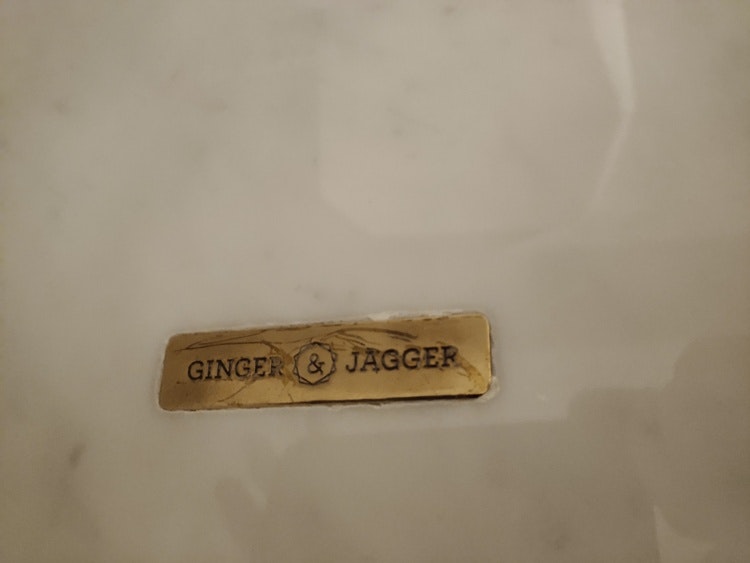 Tisch, Ginger & Jagger Rock - Carrara Marmor