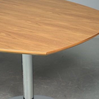 Konferenztisch von HOWE in Nussbaum - 200 x 120 cm
