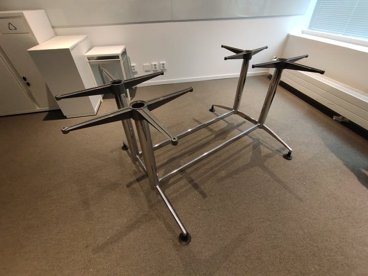 Runder zweiteiliger Konferenztisch mit schwarzer Kante - 180 cm
