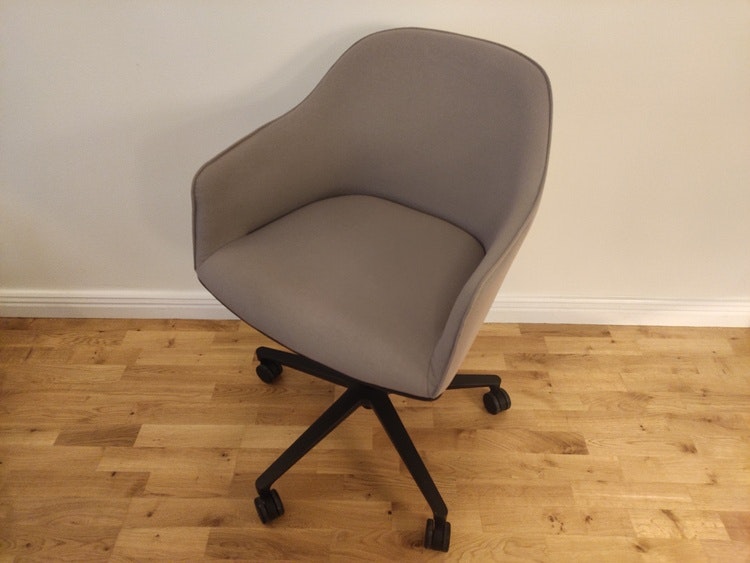 Konferenzstuhl, Vitra Softshell Chair mit Rollen - Design Bouroullec