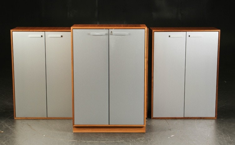 Kabinett, nussbaum schrank mit Aluminiumtüren - 119 cm