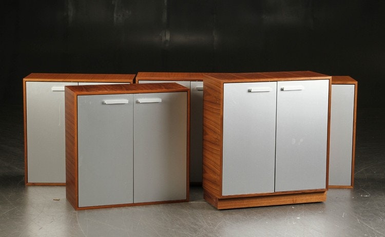 Kabinett, nussbaum schrank mit Aluminiumtüren - 80 cm