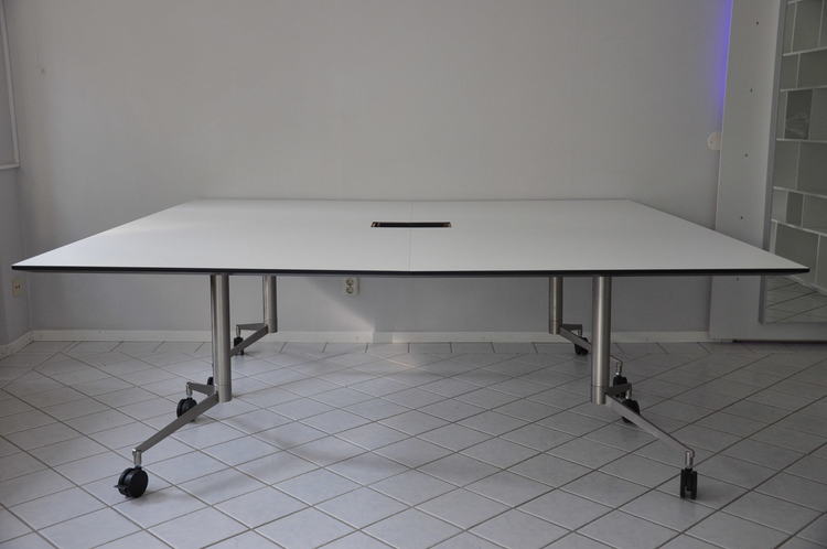 Konferenztisch / Projekttisch mit Rollen, Paustian Spinal Table - 210 x 200 cm