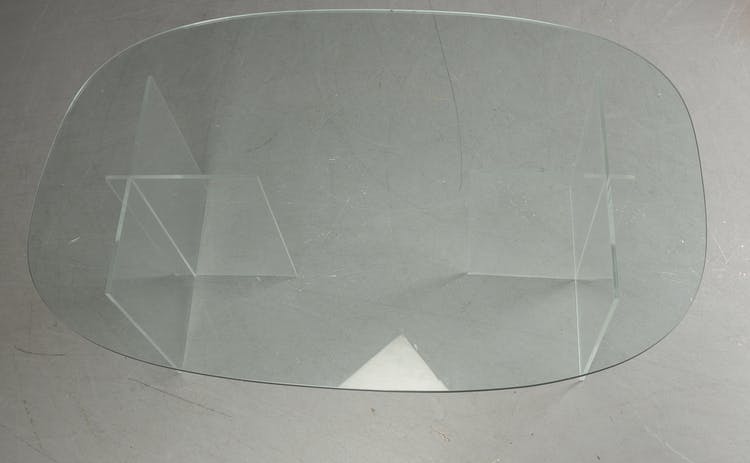 Couchtisch mit Ständer aus Plexiglas & Glasplatte