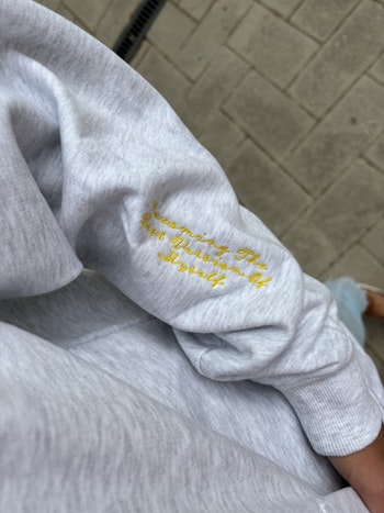 Be Kind Is The New Trend - Grå Hoodie
