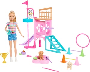 Barbie lekset med hundhinderbana