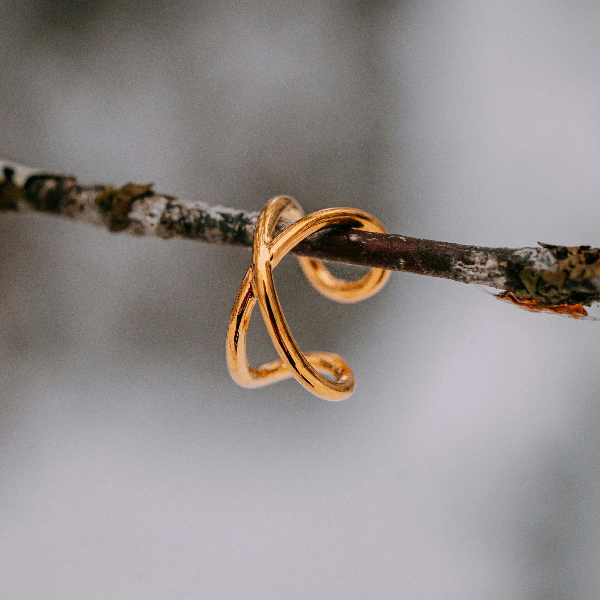 Kraft earcuff guld