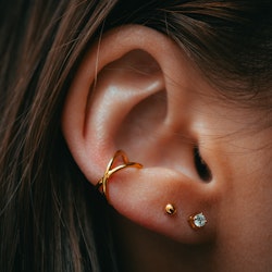 Kraft earcuff guld