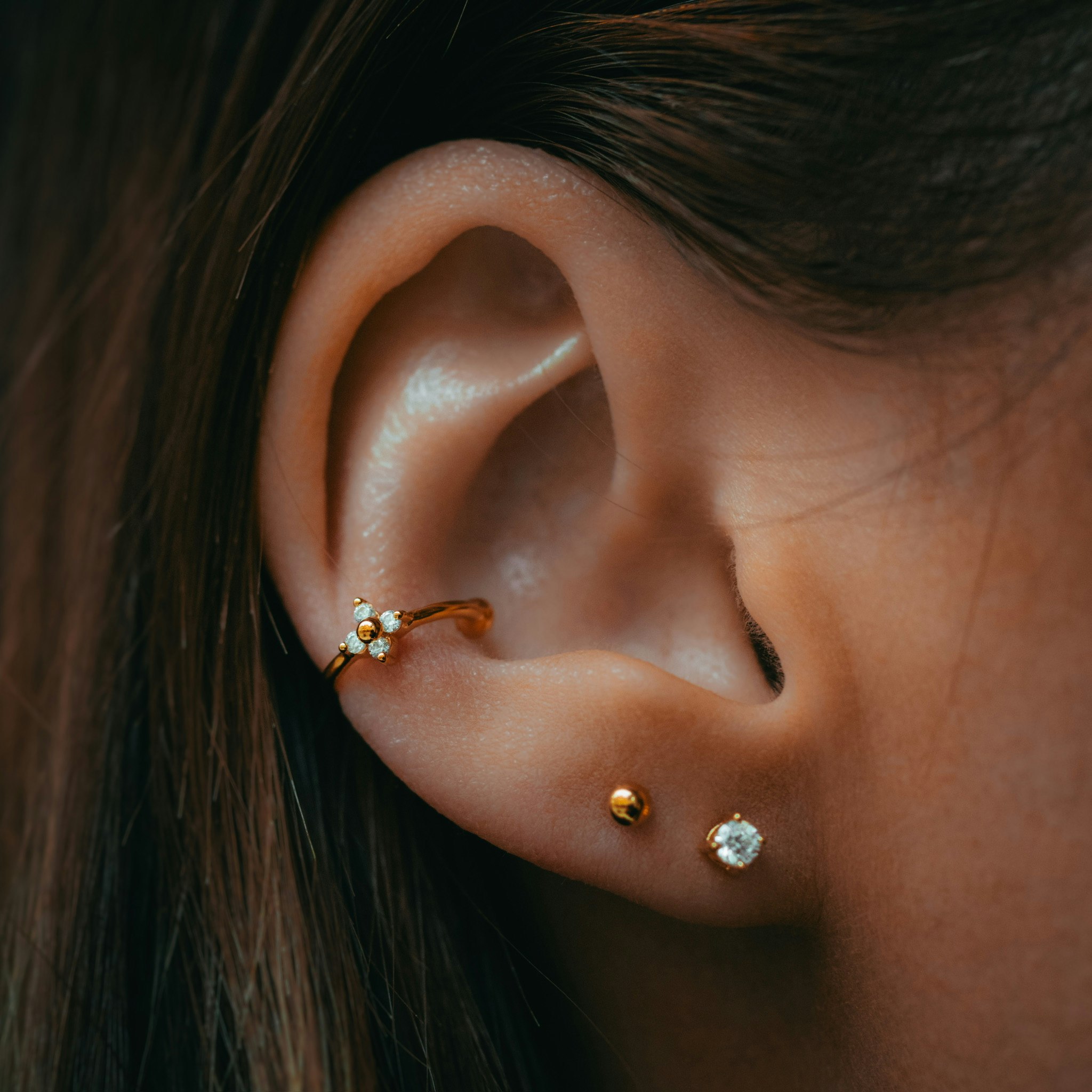 Blom earcuff guld