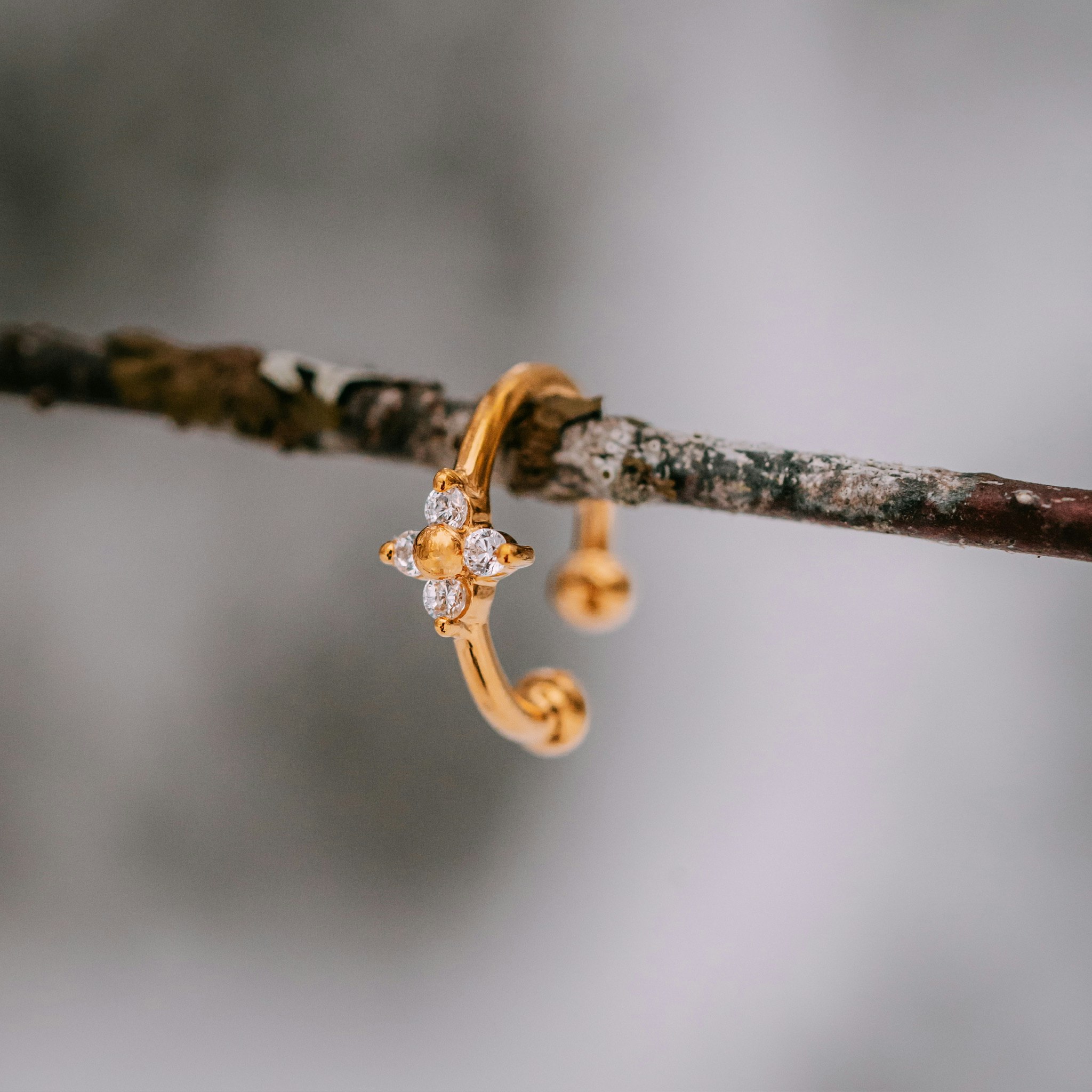 Blom earcuff guld