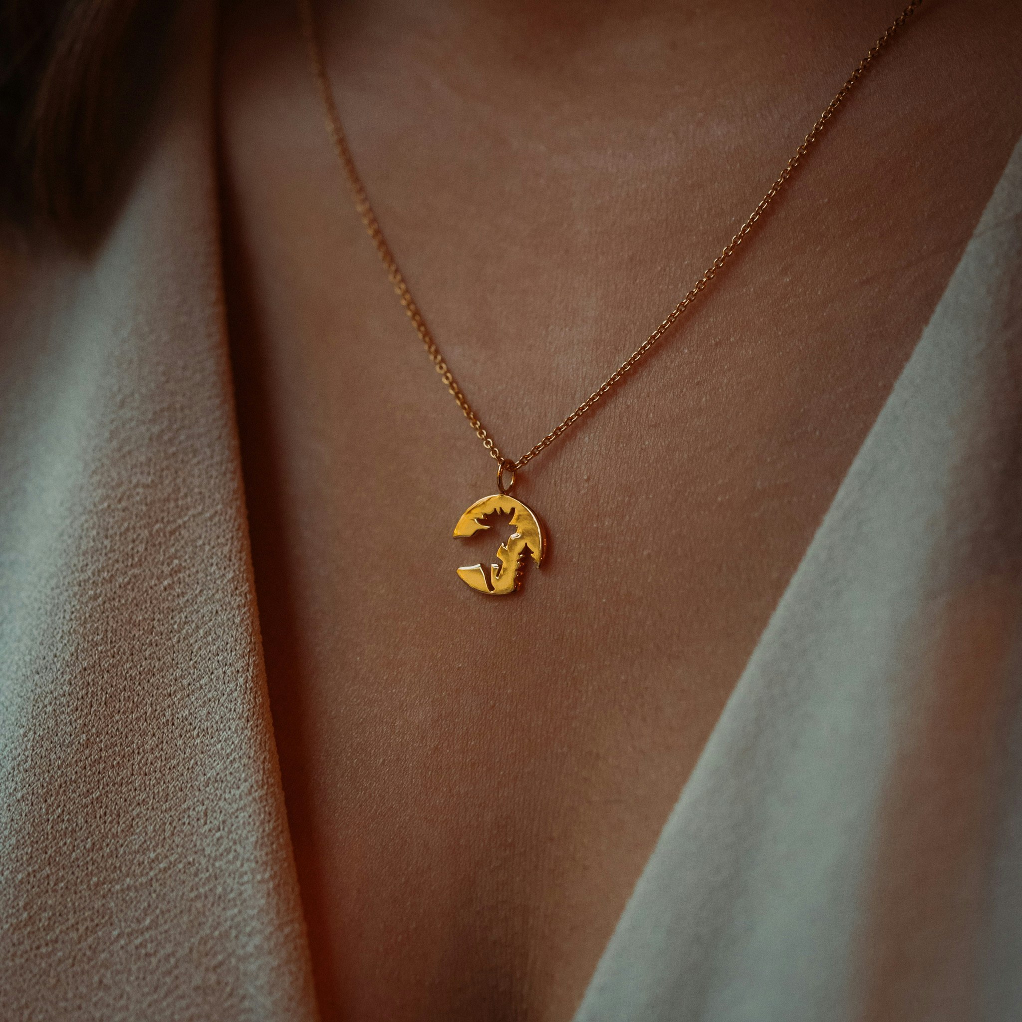 Ståtlig halsband guld