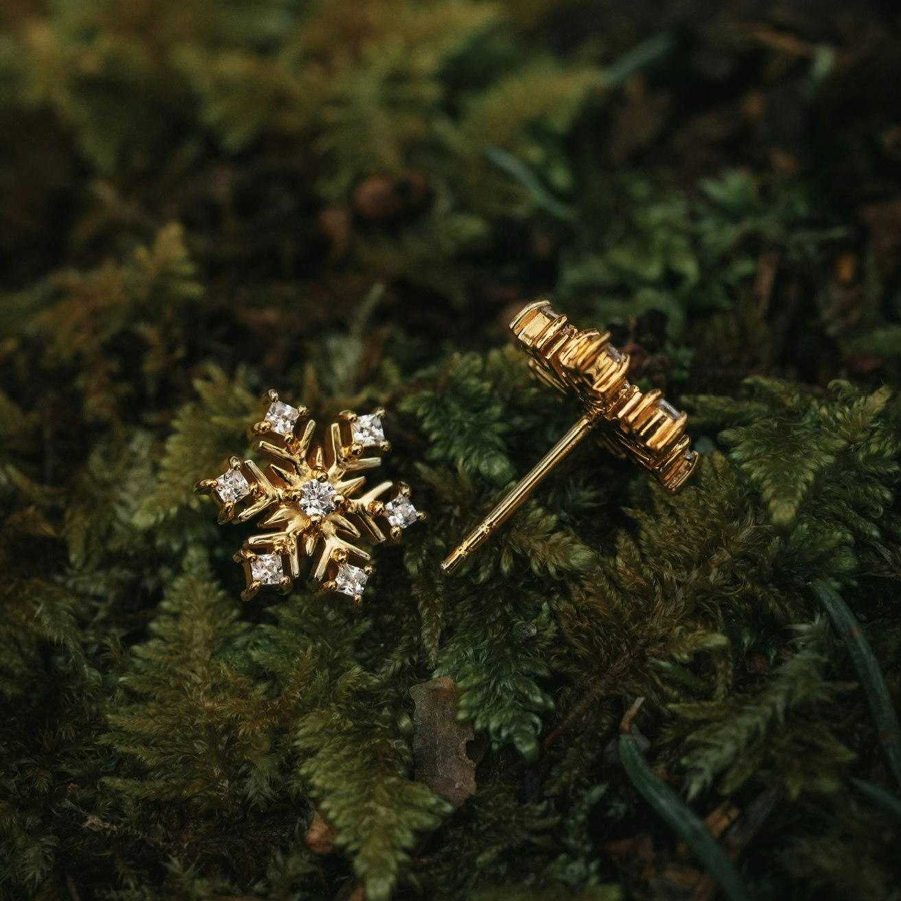 Snöflinga örhängen guld