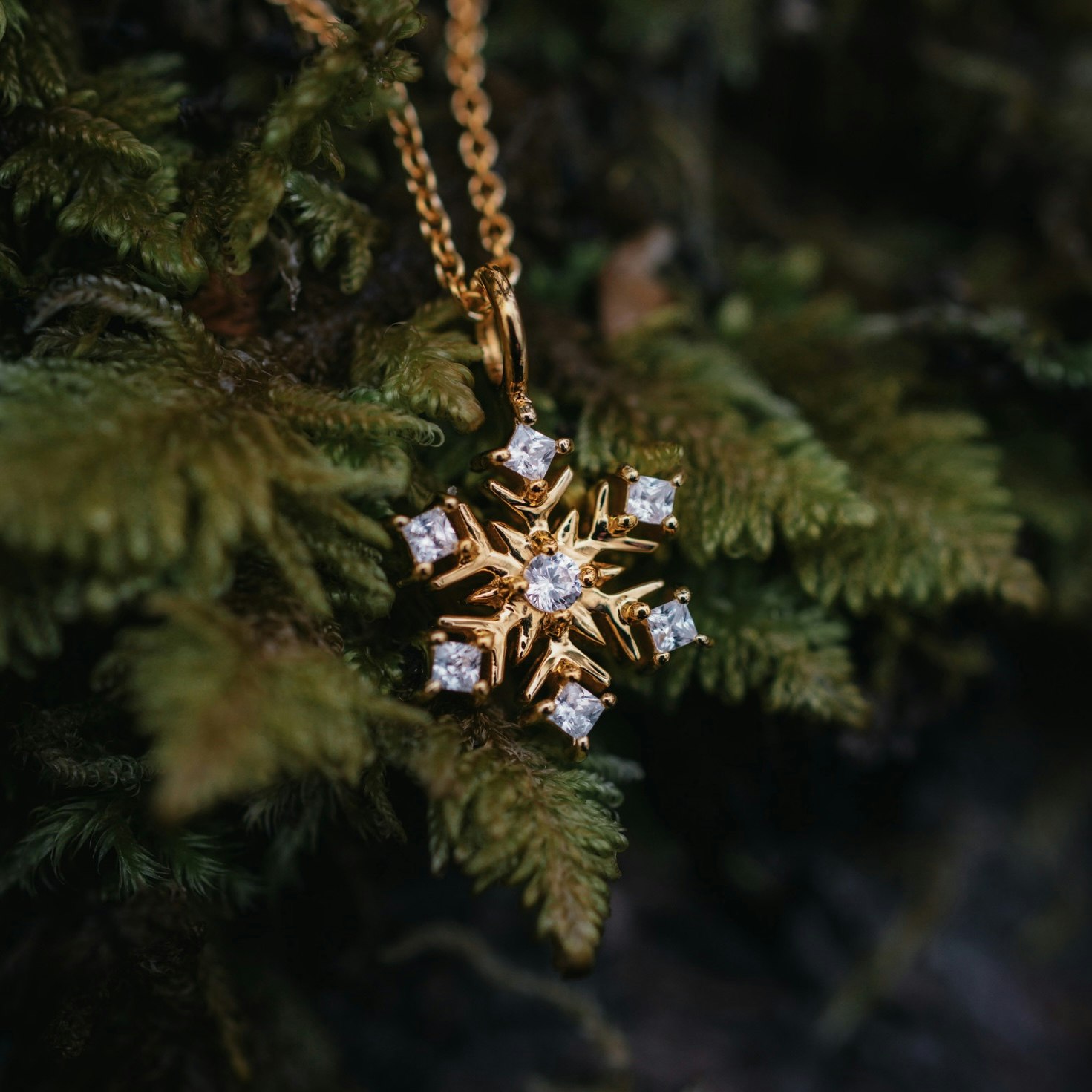 Snöflinga halsband guld