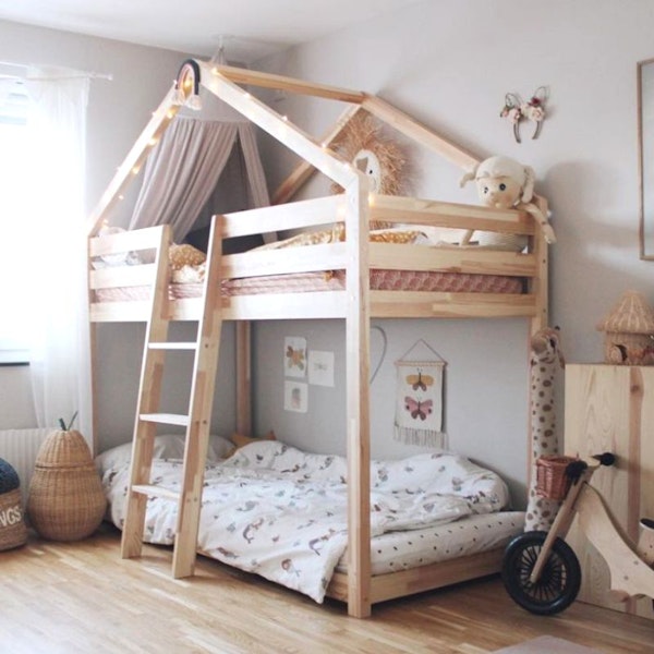 Children's bed / Baby bed with a mattress Avaldsnes 10, Colour: White -  Measurements: 90 x 124 x 67 cm (H x W x D).