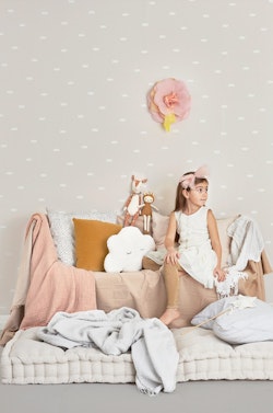 Majvillan, tapet till barnrummet June, mindful grey