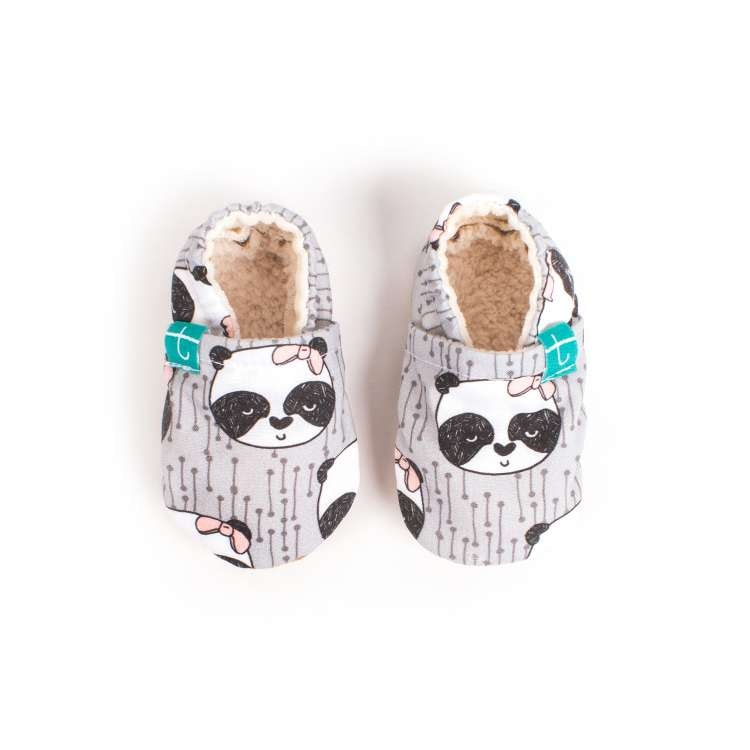 Köp Mockasiner - Tofflor för barn - Panda girl - Babylove.se