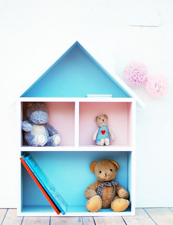 Doll's house, shelf 
