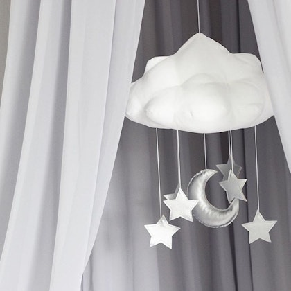 Sängmobil vit moln med silver stjärnor - Cotton & Sweets