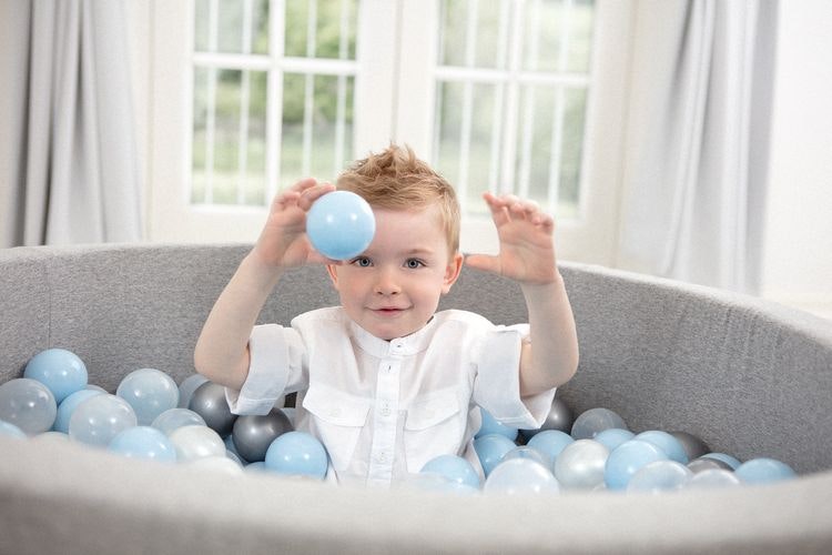 Light grey ball pit with 200 optional balls by Misioo 