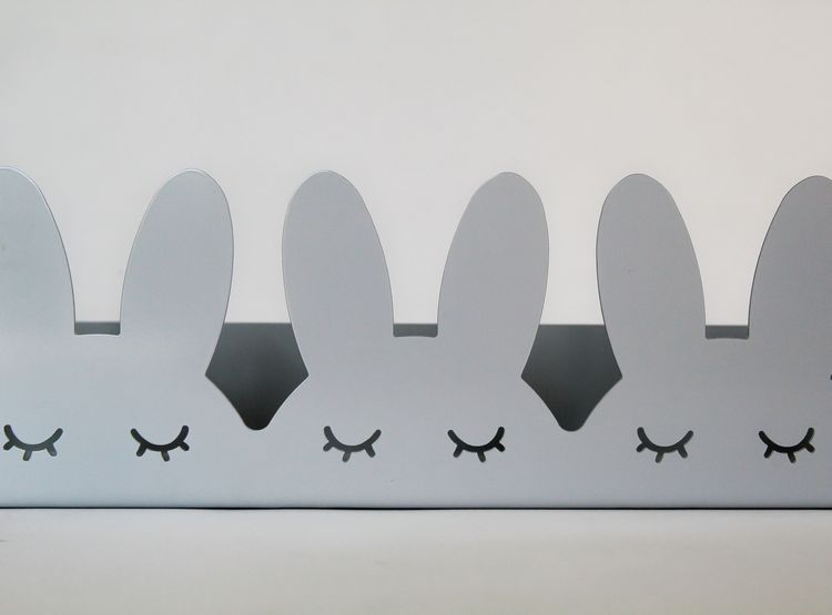 Hylla kaniner i metall till barnrummet, grå 