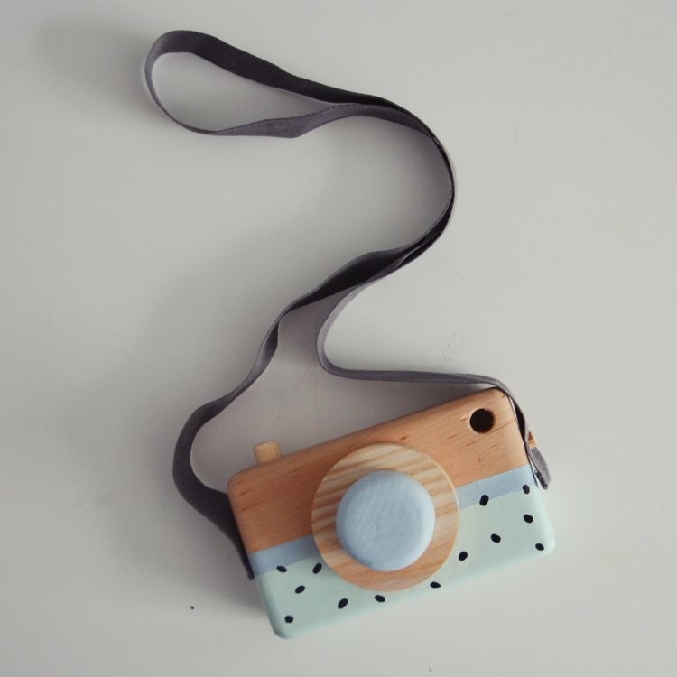 Wooden toy camera, watermelon mint 