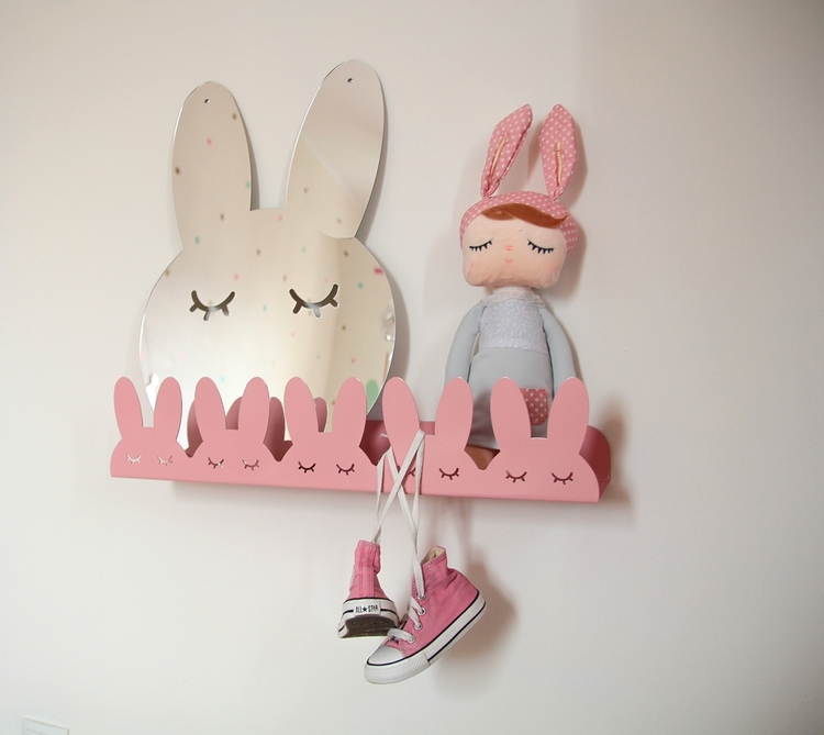 Hylla kaniner i metall till barnrummet, rosa 