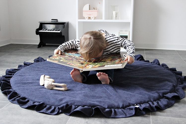 Dark blue play mat Basic with ruffles, Cotton & Sweets 