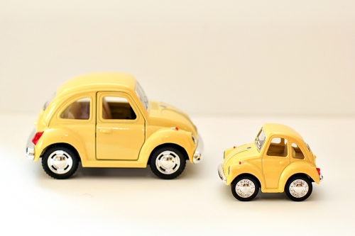 Leksaksbil stor Volkswagen pastell beetle gul 