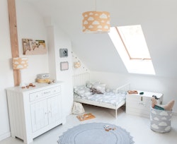 Lamps&Company, Senapsgul taklampa till barnrummet, moln