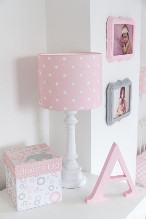 Bordslampa till barnrummet , dots pink 
