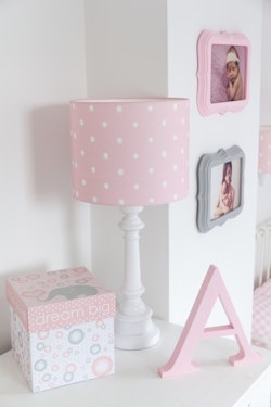 Lamps&Company, Bordslampa till barnrummet, dots pink