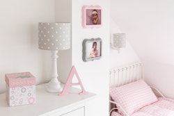 Lamps&Company, Bordslampa till barnrummet, dots grey