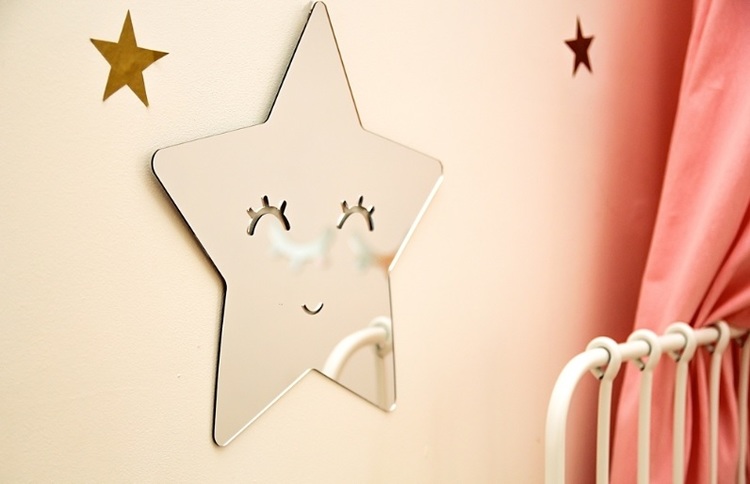 Mirror silver star with eyelashes 