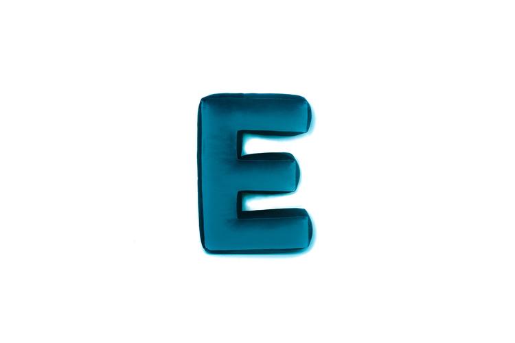 Velvet alphabet pillow - Letter E 