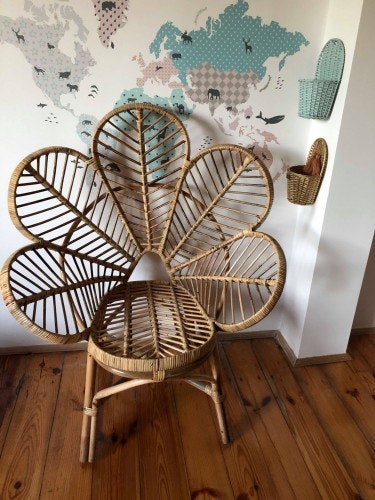 Lilu, chair flower in handwoven rattan 