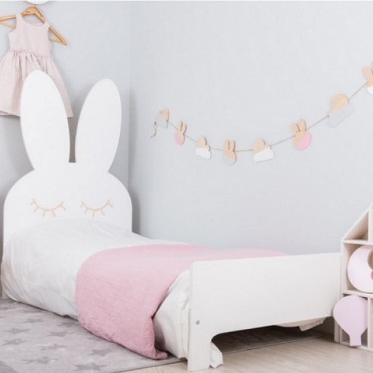 Kaninsäng, Barnsäng 70 x 160 cm Barnsäng med en sänggavel i form av en kanin