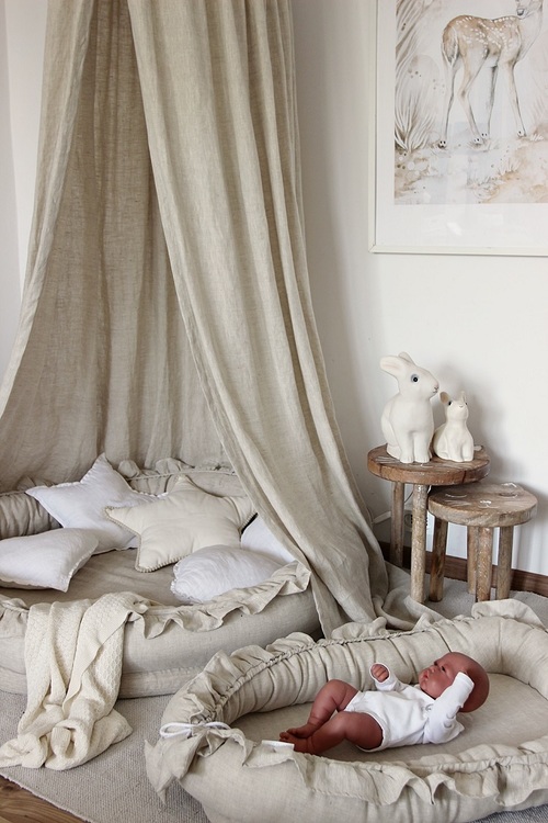 Natur/beige sänghimmel av linne till barnrummet med ljusslinga , Cotton&Sweets 