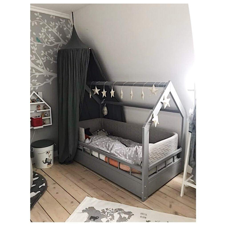 Grå hussäng med skydd 80x160 till barnrummet - Babylove.se